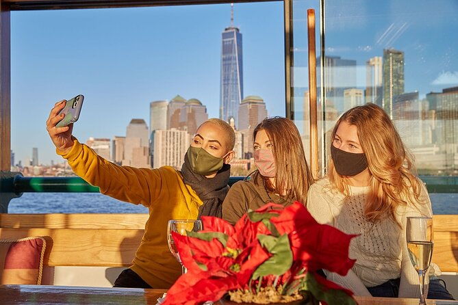 champagne-wine-and-cheese-pairing-sightseeing-cruise-2
