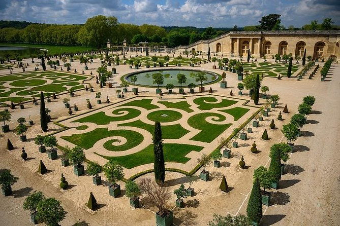 chateau-of-versailles-and-marie-antoinettes-petit-trianon-private-tour