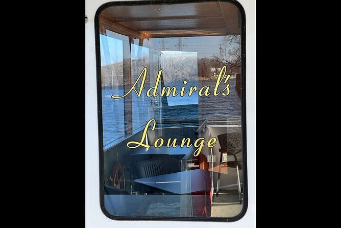 chicago-skyline-tiki-chic-party-cruise-on-lake-michigan