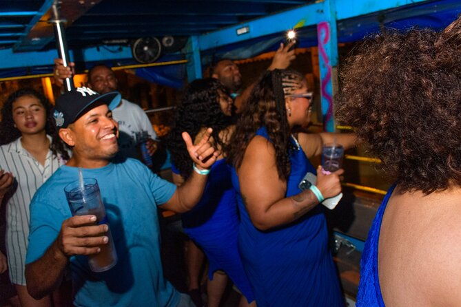 chiva-party-a-night-walk-through-the-streets-of-cartagena