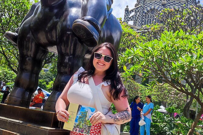 city-tour-medellin-and-commune-13-with-artistic-book-included