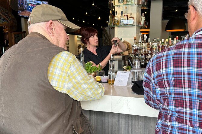 cocktails-and-conversations-group-cocktail-making-class