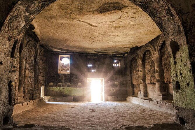 daily-cappadocia-group-tour-with-english-speaking-guide-car