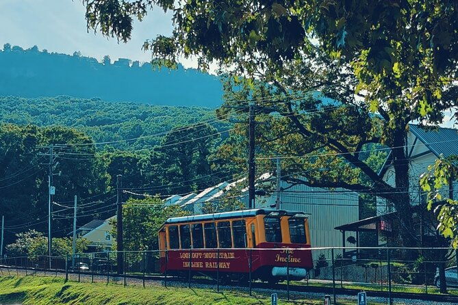 derailed-trolley-tour-and-train-ride-in-chattanooga