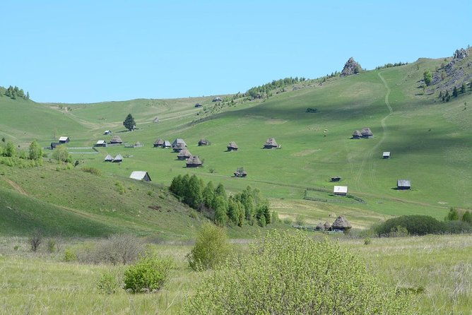 discover-apuseni-mountains-scarita-summitsipote-waterfall-and-dumesti-village