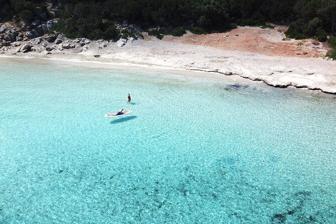 discover-the-beauty-of-the-messinian-inousses-islands-on-a-yacht