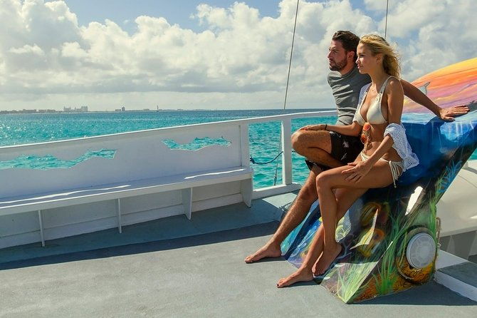 dolphin-catamaran-snorkel-and-sail-with-open-bar