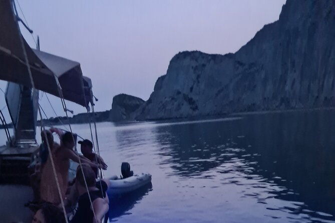 dreamy-cruise-sunset-tour-with-dinner-and-unlimited-wine