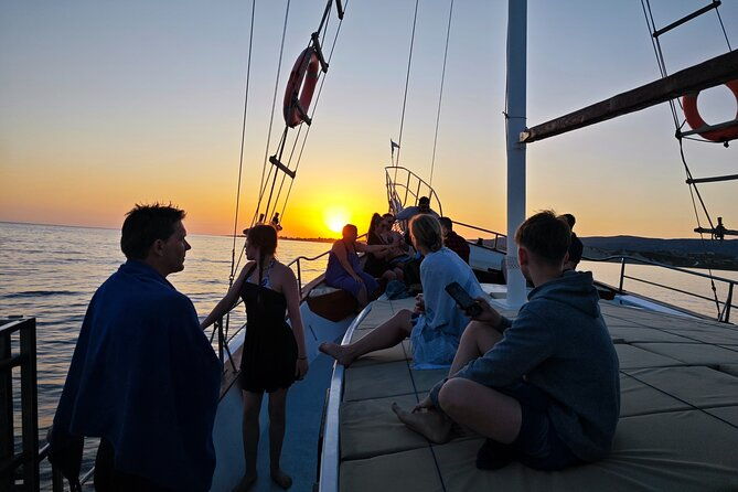 dreamy-sails-sunset-tour-with-dinner-and-wine