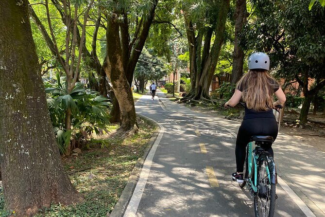 e-bike-city-tour-medellin-with-local-snacks-and-local-beer