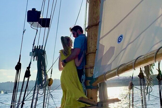 enjoy-an-unforgettable-afternoon-aboard-a-classic-sailing-yacht