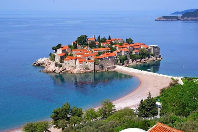 enjoy-private-transfers-by-car-or-van-from-tivat-airport-to-kotor-or-budva