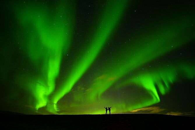 evening-lava-tunnel-tour-and-northern-lights