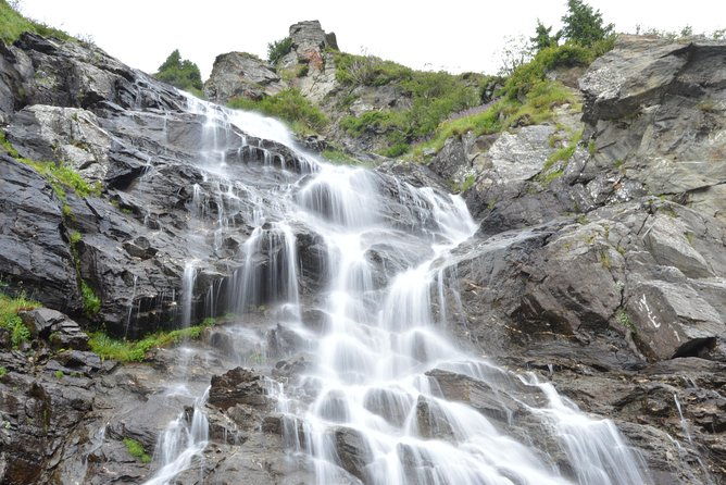 exclusive-tour-on-transfagarasan-balea-lake-balea-and-capra-waterfalls-2