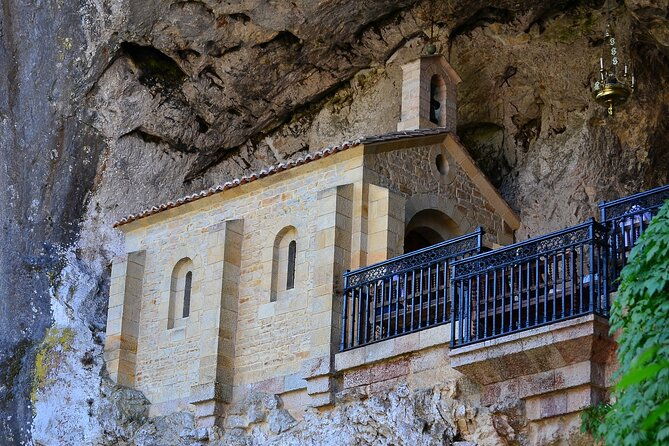 excursion-to-lakes-of-covadonga-and-cangas-de-onis-from-oviedo