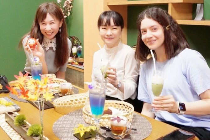experience-japan-sakura-and-maple-drinks-cute-animal-treats