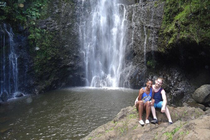 famous-road-to-hana-waterfalls-black-sand-beach-lunch-2