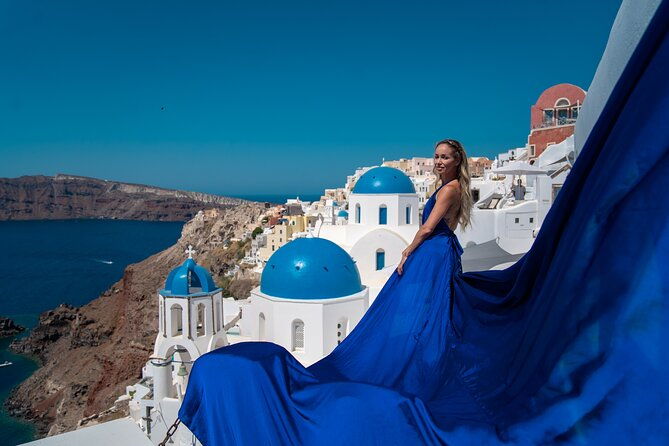 flying-dress-photoshoot-in-santorini-5
