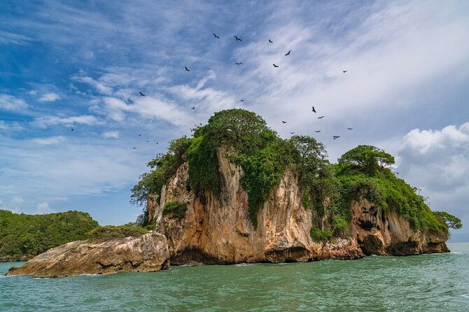full-day-at-los-haitises-national-park