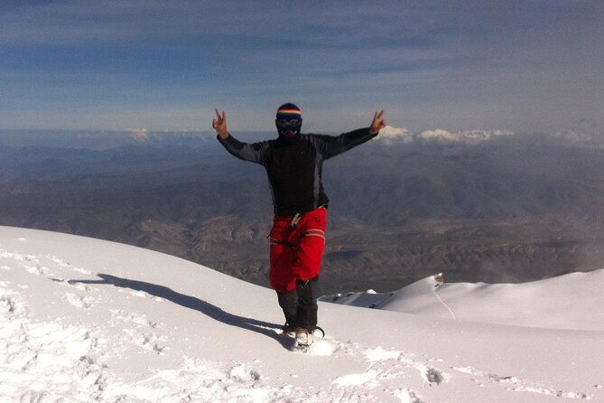 full-day-climbing-tour-to-chachani-volcano-6075-m-min-2-people