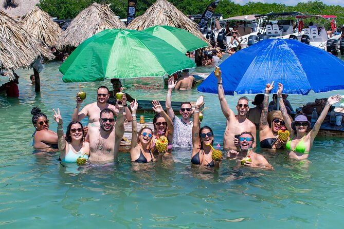 full-day-private-tour-of-the-rosario-islands-by-boat-29-30-ft