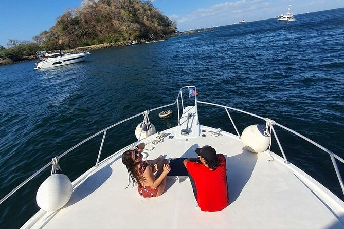full-day-taboga-island-and-fishing-onboard-a-private-yacht