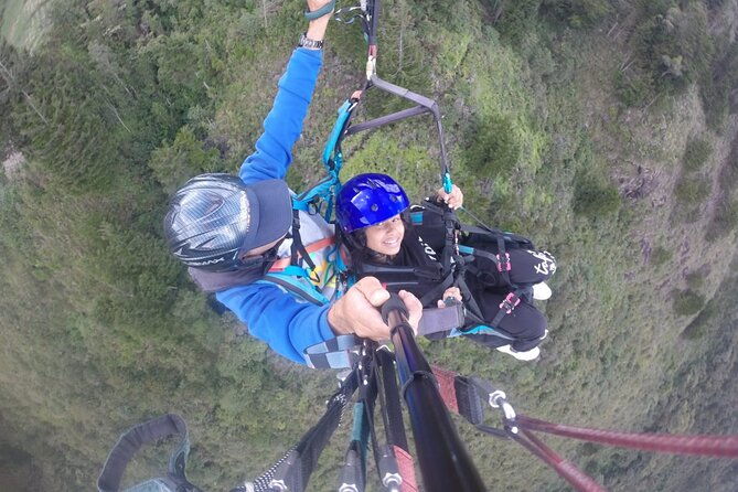 go-paragliding-in-medellin-with-private-transporter-service