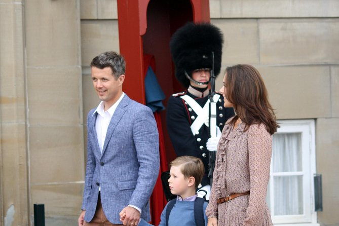 grand-tour-of-copenhagen-the-little-mermaid-to-royal-castle-2