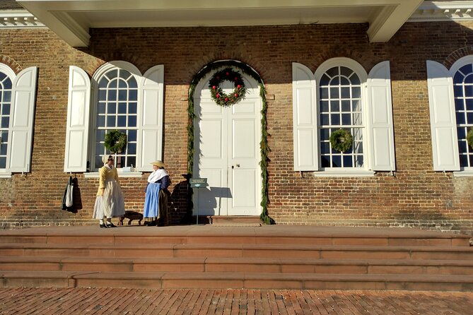 guided-colonial-christmas-tour-in-williamsburg-2