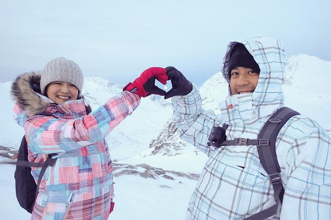 guided-easy-snowshoeing-with-a-visit-to-local-cafe