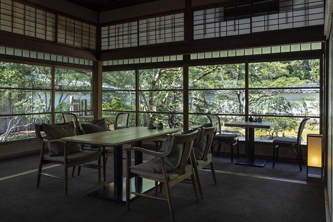 guided-garden-walk-nagoya-castle-gardens-historic-estate