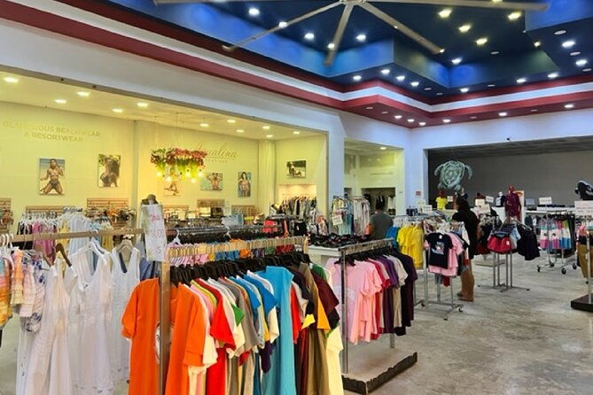 guided-shopping-tour-to-bella-mare-store-cigars-chocolate-rum-and-souvenirs