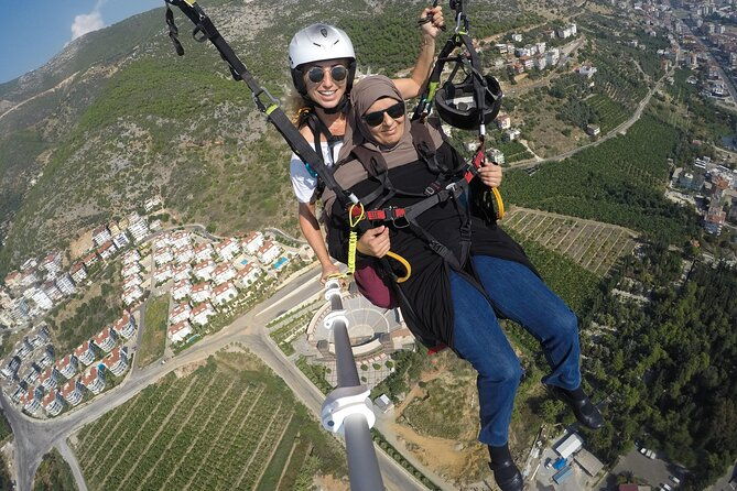 halal-tandem-paragliding-with-licensed-woman-pilot-in-alanya