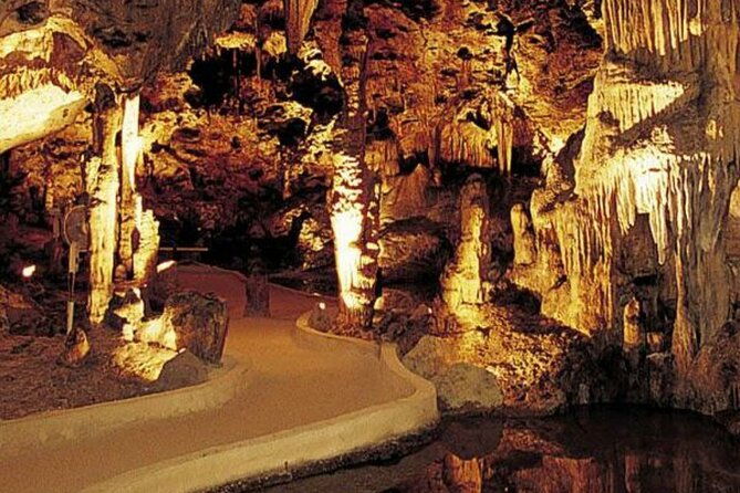 half-day-hato-cave-flamingo-beach-tour