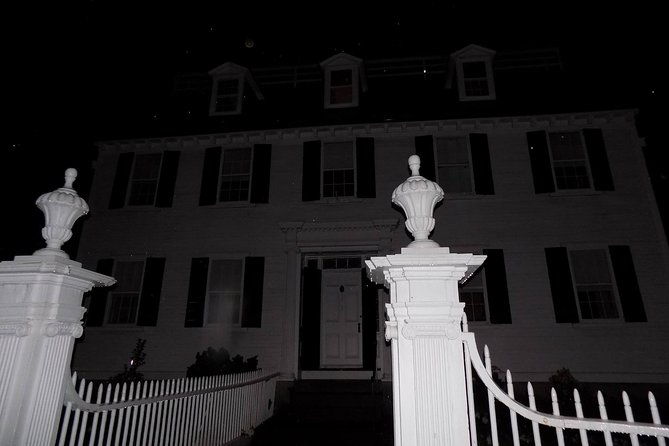 haunted-footsteps-ghost-paranormal-salem-tour-2