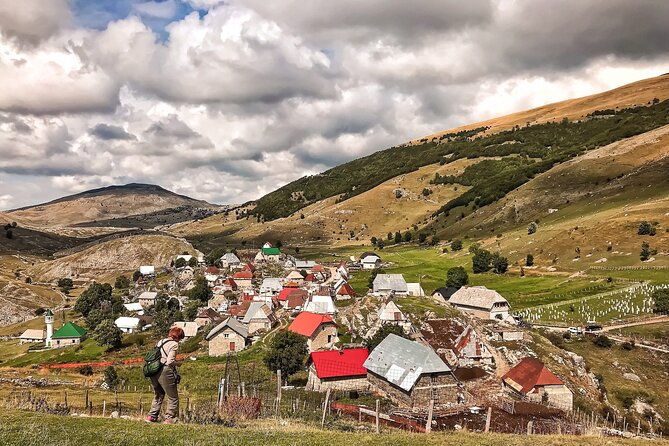 hiking-snowshoeing-to-the-last-traditional-bosnian-village-lukomir-2
