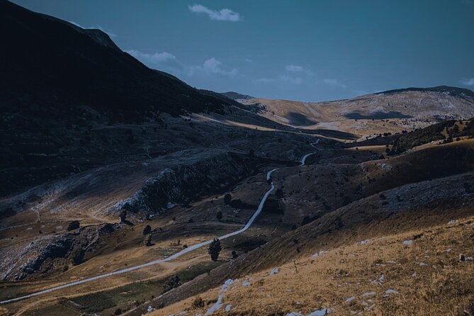 hiking-snowshoeing-to-the-last-traditional-bosnian-village-lukomir-3