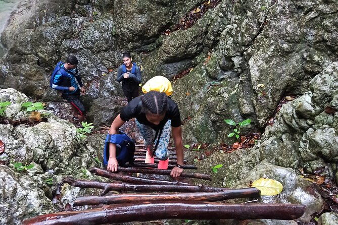 hiking-tabernacle-thundering-waterfall-in-dominican-republic