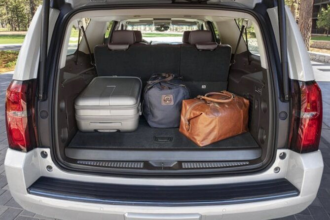 honolulu-airport-waikiki-hotels-private-transfer-by-suvup-to-6-people