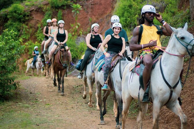 horseback-riding-and-waterfall-in-jaco