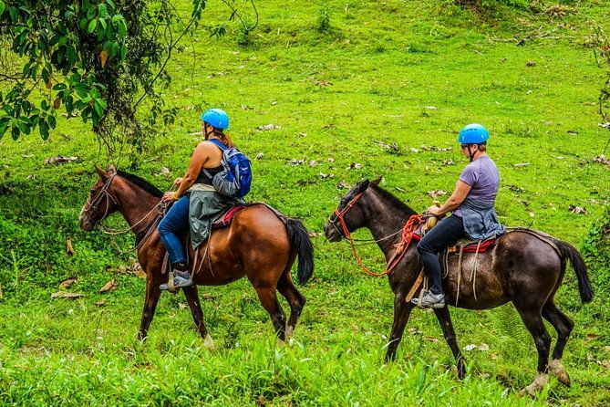 horseback-riding-at-arenal-volcano-foothills