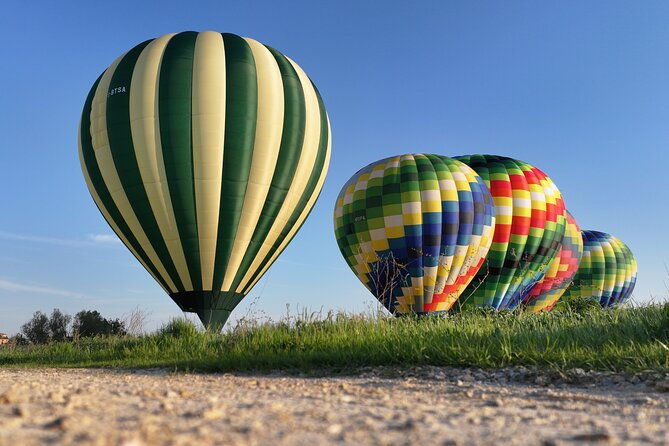 hot-air-balloon-over-the-hills-of-pienza-montalcino-and-val-dorcia