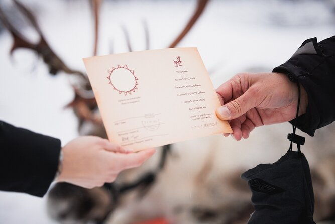 husky-reindeer-farm-and-santa-village-experience