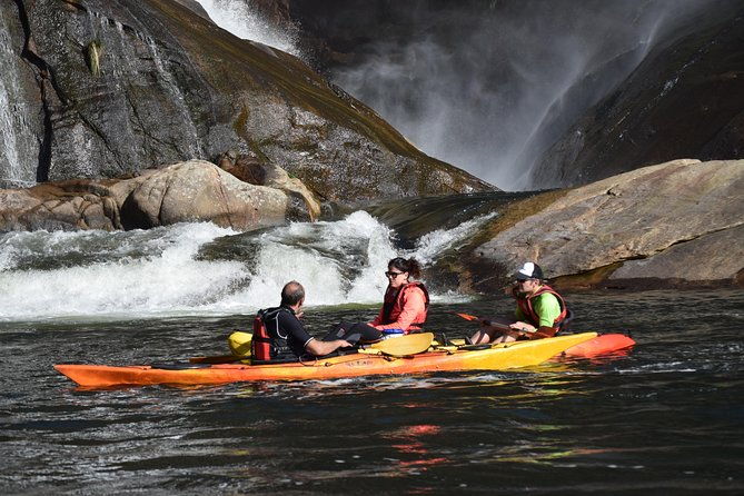 kayaking-in-ezaro-waterfall
