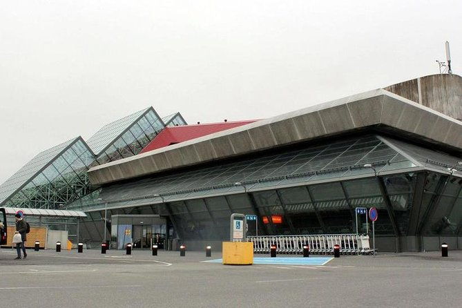 keflavik-to-reykjavik-private-luxury-airport-transfer