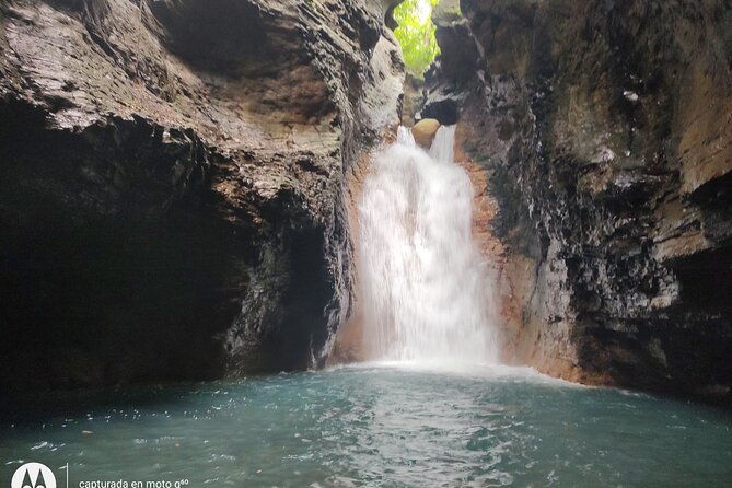 la-leona-waterfall-extreme-hiking-swimming-hot-springs-tour