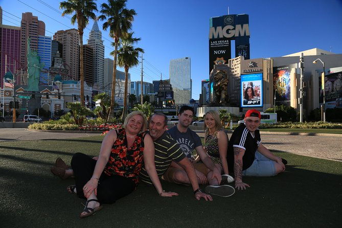 las-vegas-photo-tour-by-luxurious-vehicle
