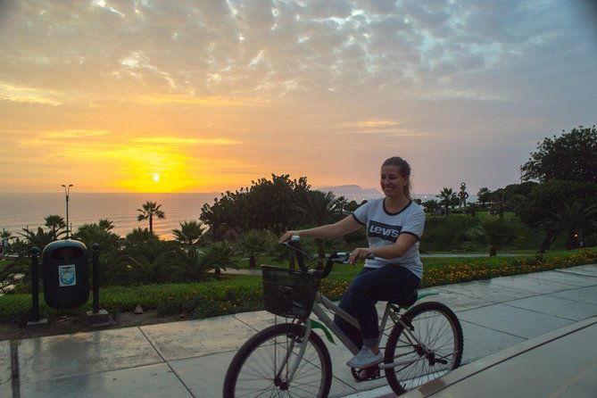 lima-bike-tour-miraflores-barranco-huaca-pucllana