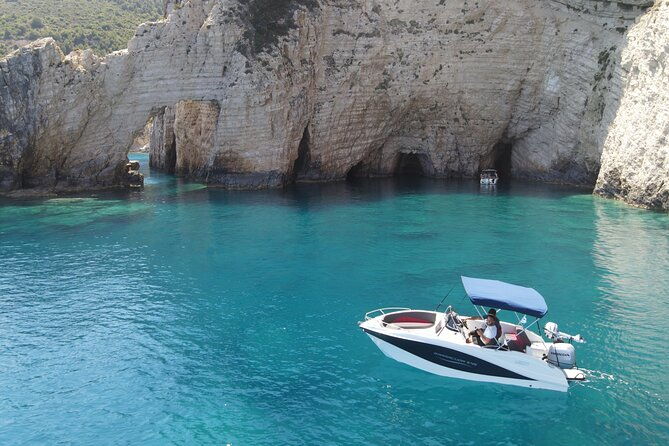 luxury-speedboat-cruise-to-shipwreck-and-blue-caves