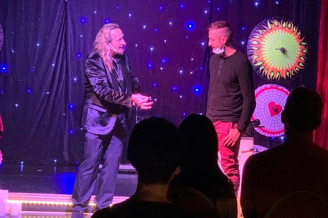 magic-up-close-early-show-at-las-vegas-magic-theater
